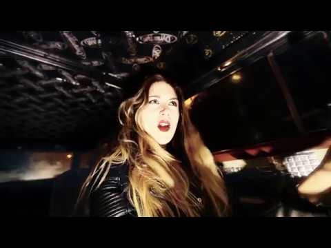 On Friday February 16th 2018 the all female hardrock-band Thundermother has released a new video. This new video is called ‘Whatever’.